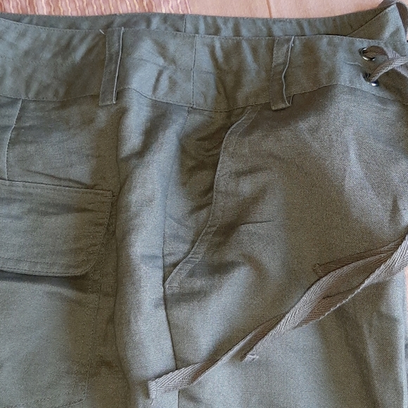 Larry Levine petite linen blend shorts - Picture 2 of 5